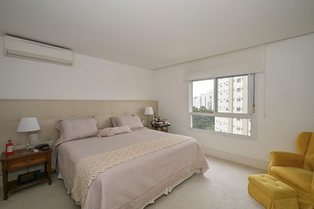 Apartamento à venda com 260m², 3 quartos e 4 vagasSuíte 1