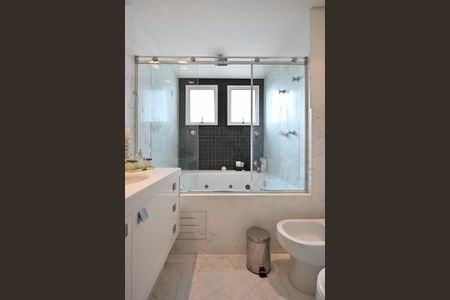 Apartamento à venda com 260m², 3 quartos e 4 vagasBanheiro 2 da  Suíte 1