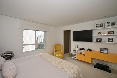 Apartamento à venda com 260m², 3 quartos e 4 vagasSuíte 1