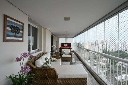 Apartamento à venda com 260m², 3 quartos e 4 vagasVaranda