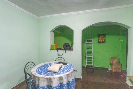 Casa à venda com 180m², 2 quartos e 2 vagas Casa à venda com 180m², 2 quartos e 2 vagasSala de jantar