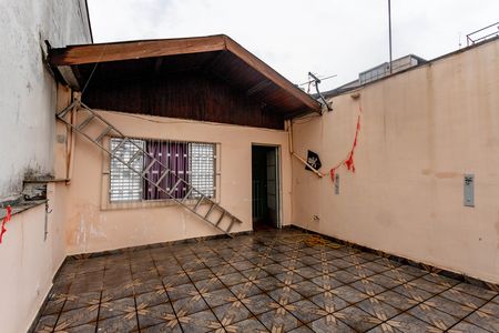 Casa à venda com 180m², 2 quartos e 2 vagas Casa à venda com 180m², 2 quartos e 2 vagasTerraço