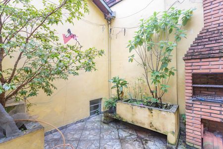 Casa à venda com 180m², 2 quartos e 2 vagas Casa à venda com 180m², 2 quartos e 2 vagasChurrasqueira