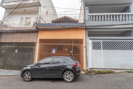 Casa à venda com 180m², 2 quartos e 2 vagas Casa à venda com 180m², 2 quartos e 2 vagasFachada + placa