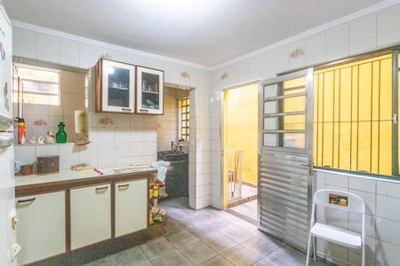 Casa à venda com 180m², 2 quartos e 2 vagas Casa à venda com 180m², 2 quartos e 2 vagasCozinha