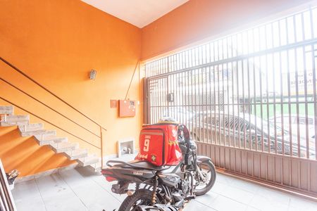 Casa à venda com 180m², 2 quartos e 2 vagas Casa à venda com 180m², 2 quartos e 2 vagasGaragem