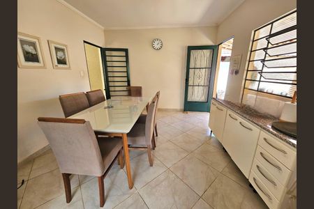 Casa à venda com 200m², 3 quartos e 5 vagas Casa à venda com 200m², 3 quartos e 5 vagasSala de Jantar