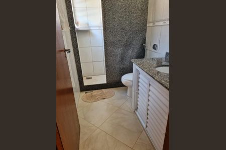 Casa à venda com 200m², 3 quartos e 5 vagas Casa à venda com 200m², 3 quartos e 5 vagasBanheiro