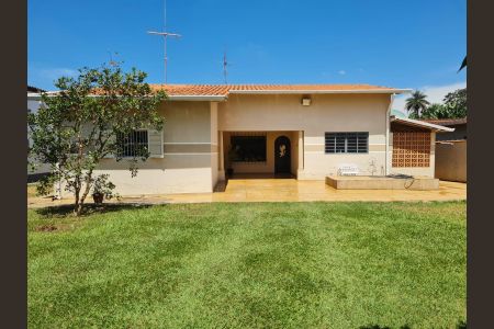 Casa à venda com 200m², 3 quartos e 5 vagas Casa à venda com 200m², 3 quartos e 5 vagasÁrea externa