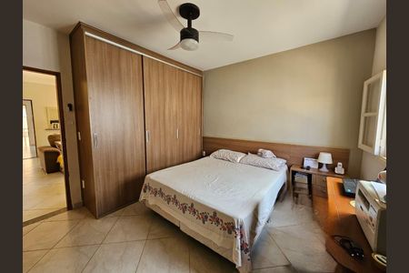 Casa à venda com 200m², 3 quartos e 5 vagas Casa à venda com 200m², 3 quartos e 5 vagasQuarto