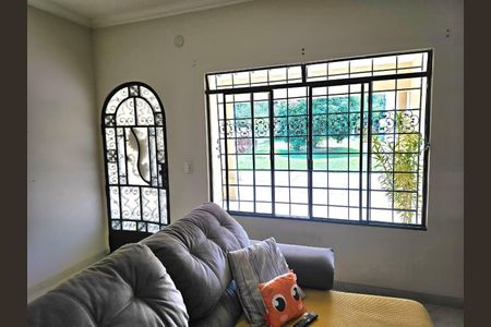 Casa à venda com 200m², 3 quartos e 5 vagas Casa à venda com 200m², 3 quartos e 5 vagasSala