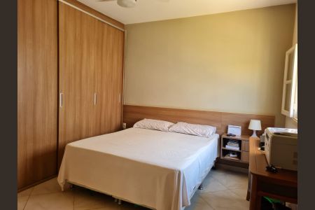 Casa à venda com 200m², 3 quartos e 5 vagas Casa à venda com 200m², 3 quartos e 5 vagasQuarto