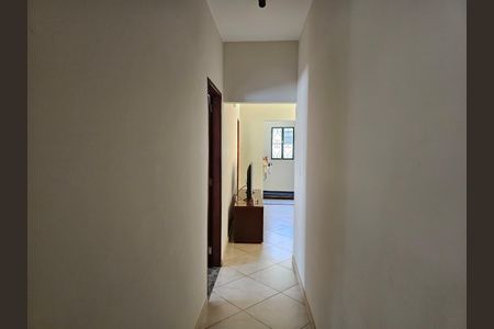 Casa à venda com 200m², 3 quartos e 5 vagas Casa à venda com 200m², 3 quartos e 5 vagasCorredor