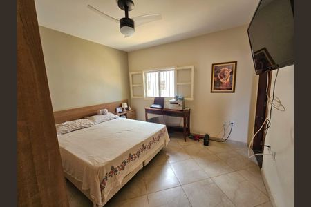 Casa à venda com 200m², 3 quartos e 5 vagas Casa à venda com 200m², 3 quartos e 5 vagasQuarto