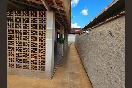 Casa à venda com 200m², 3 quartos e 5 vagas Casa à venda com 200m², 3 quartos e 5 vagasÁrea externa