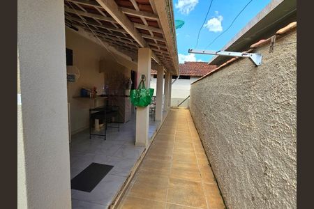 Casa à venda com 200m², 3 quartos e 5 vagas Casa à venda com 200m², 3 quartos e 5 vagasÁrea externa