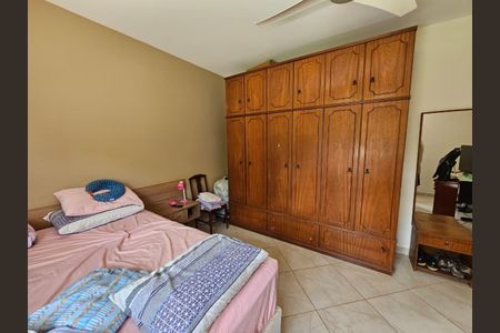 Casa à venda com 200m², 3 quartos e 5 vagas Casa à venda com 200m², 3 quartos e 5 vagasQuarto