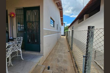 Casa à venda com 200m², 3 quartos e 5 vagas Casa à venda com 200m², 3 quartos e 5 vagasÁrea externa