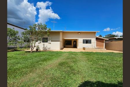 Casa à venda com 200m², 3 quartos e 5 vagas Casa à venda com 200m², 3 quartos e 5 vagasÁrea externa