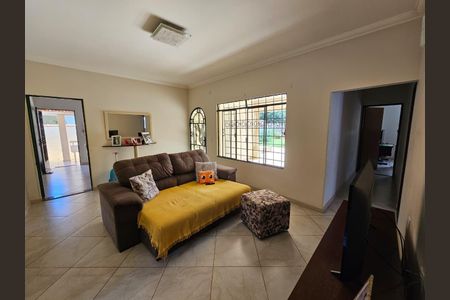 Casa à venda com 200m², 3 quartos e 5 vagas Casa à venda com 200m², 3 quartos e 5 vagasSala
