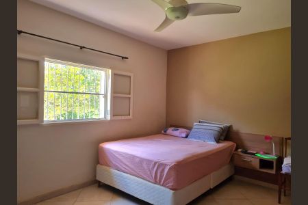 Casa à venda com 200m², 3 quartos e 5 vagas Casa à venda com 200m², 3 quartos e 5 vagasQuarto