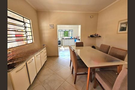 Casa à venda com 200m², 3 quartos e 5 vagas Casa à venda com 200m², 3 quartos e 5 vagasCozinha