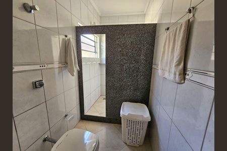 Casa à venda com 200m², 3 quartos e 5 vagas Casa à venda com 200m², 3 quartos e 5 vagasBanheiro