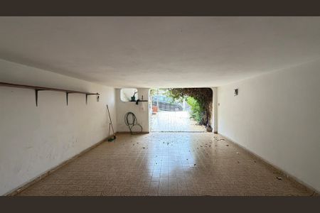 Garagem de casa à venda com 3 quartos, 120m² em Vila Libanesa, São Paulo