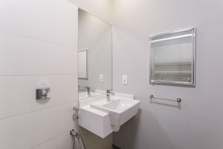 Apartamento para alugar com 100m², 2 quartos e 2 vagas Apartamento para alugar com 100m², 2 quartos e 2 vagasBanheiro da Suíte 1