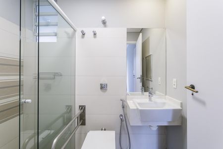 Apartamento para alugar com 100m², 2 quartos e 2 vagas Apartamento para alugar com 100m², 2 quartos e 2 vagasBanheiro da Suíte 1