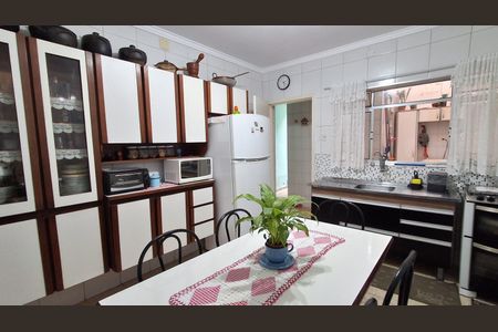 Casa à venda com 267m², 2 quartos e 1 vagaCozinha 