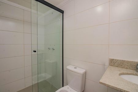 Banheiro da Suíte de apartamento para alugar com 2 quartos, 50m² em Jardim Sabará, Porto Alegre