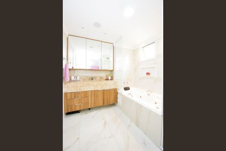Apartamento à venda com 154m², 3 quartos e 3 vagasBanheiro da Suíte 2