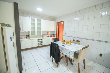 Casa para alugar com 200m², 4 quartos e 3 vagas
