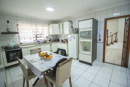 Casa para alugar com 200m², 4 quartos e 3 vagas