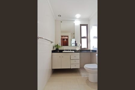 Apartamento à venda com 217m², 3 quartos e 4 vagas Apartamento à venda com 217m², 3 quartos e 4 vagasBanheiro da Suíte 3