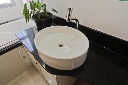 Apartamento à venda com 217m², 3 quartos e 4 vagas Apartamento à venda com 217m², 3 quartos e 4 vagasBanheiro da Suíte 2
