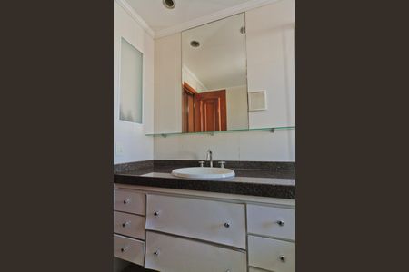 Apartamento à venda com 217m², 3 quartos e 4 vagas Apartamento à venda com 217m², 3 quartos e 4 vagasBanheiro da Suíte 1