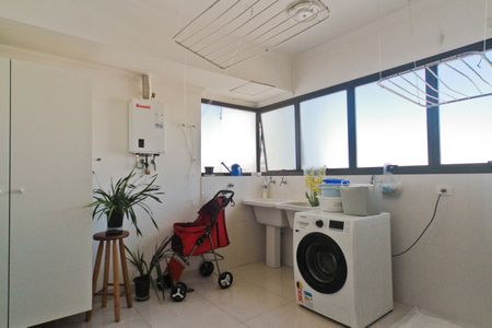 Apartamento à venda com 217m², 3 quartos e 4 vagas Apartamento à venda com 217m², 3 quartos e 4 vagasÁrea de Serviço