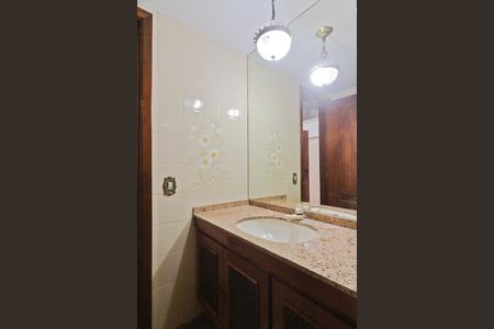 Apartamento à venda com 217m², 3 quartos e 4 vagas Apartamento à venda com 217m², 3 quartos e 4 vagasLavabo