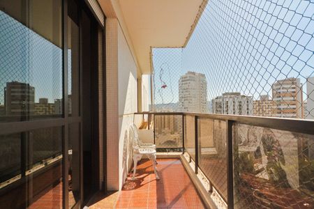 Apartamento à venda com 217m², 3 quartos e 4 vagas Apartamento à venda com 217m², 3 quartos e 4 vagasVaranda