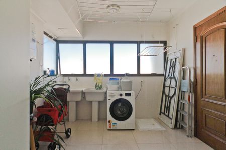 Apartamento à venda com 217m², 3 quartos e 4 vagas Apartamento à venda com 217m², 3 quartos e 4 vagasÁrea de Serviço