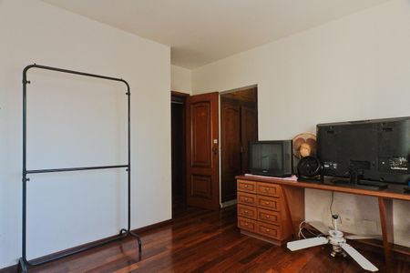 Apartamento à venda com 217m², 3 quartos e 4 vagas Apartamento à venda com 217m², 3 quartos e 4 vagasSuíte 2