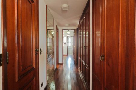 Apartamento à venda com 217m², 3 quartos e 4 vagas Apartamento à venda com 217m², 3 quartos e 4 vagasCorredor