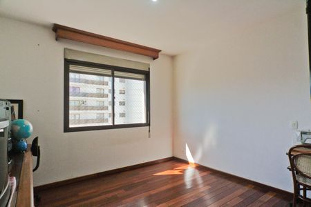 Apartamento à venda com 217m², 3 quartos e 4 vagas Apartamento à venda com 217m², 3 quartos e 4 vagasSuíte 2