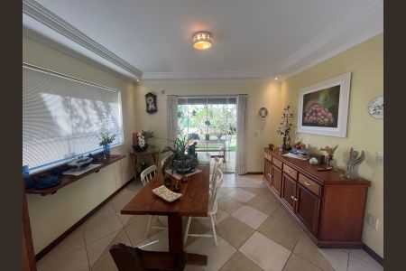 Casa de condomínio à venda com 260m², 4 quartos e sem vaga