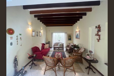 Casa de condomínio à venda com 260m², 4 quartos e sem vaga