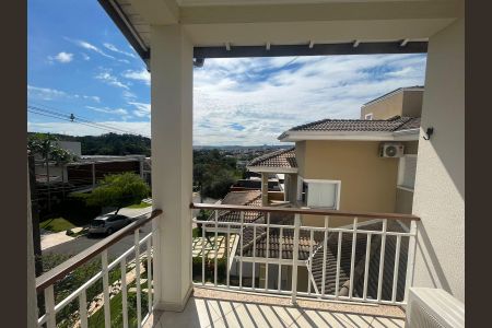 Casa de condomínio à venda com 260m², 4 quartos e sem vaga