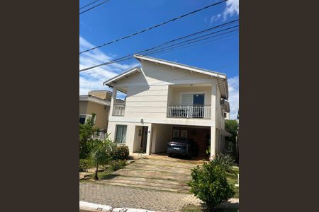 Casa de condomínio à venda com 260m², 4 quartos e sem vaga