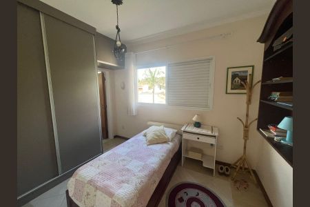 Casa de condomínio à venda com 260m², 4 quartos e sem vaga